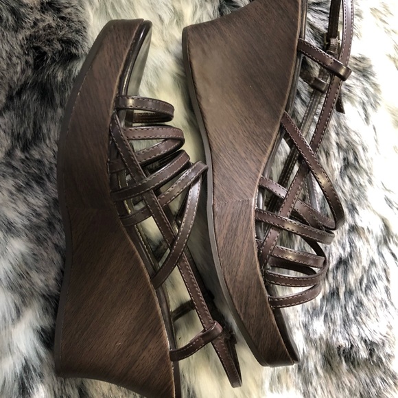 Brown strappy wedge in very good condition, size 8.5 - Picture 3 of 8